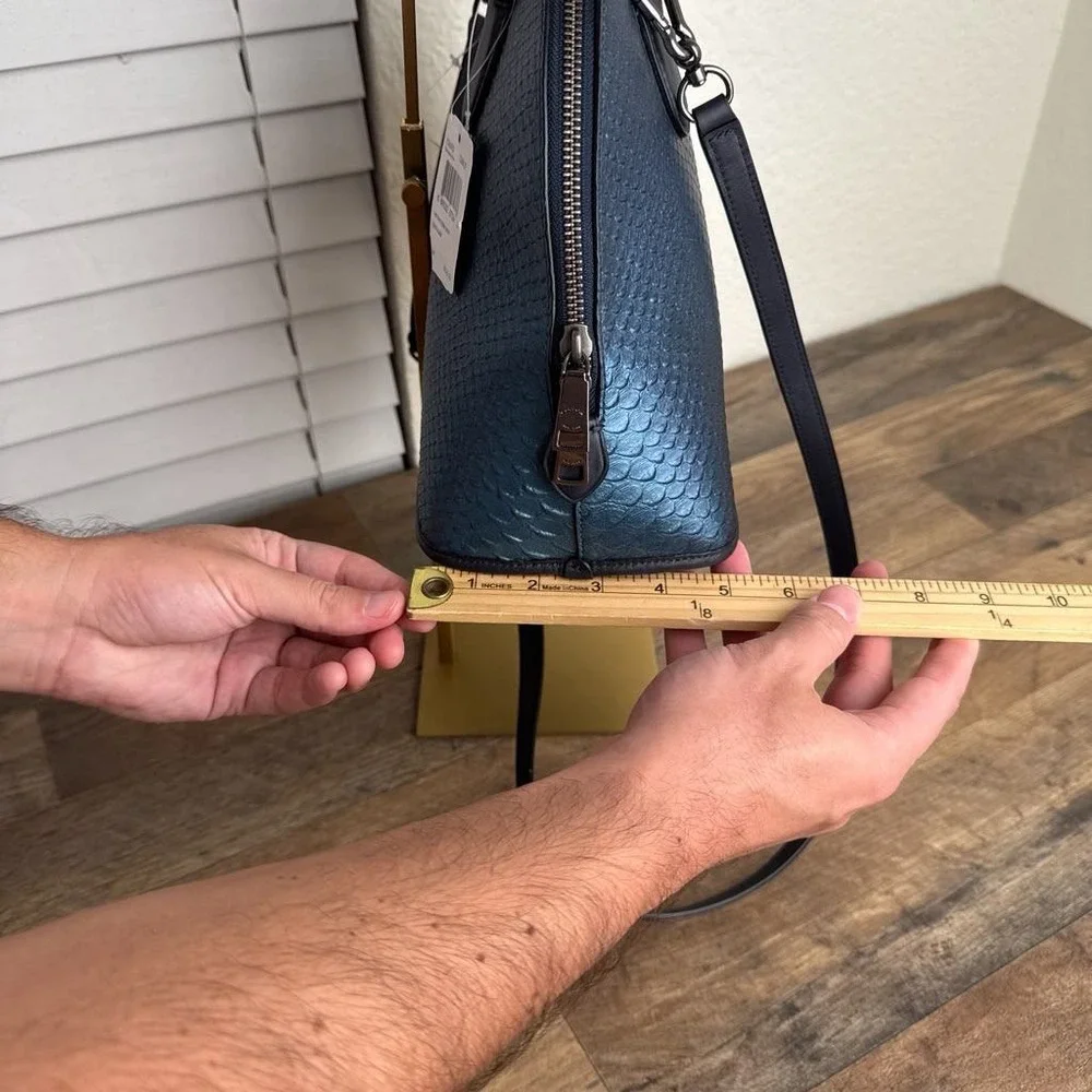 Coach measurements aprox